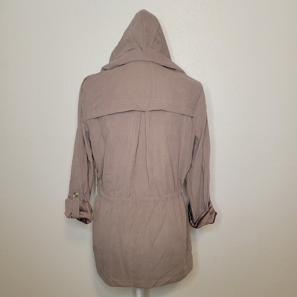 Light brown jacket. - Picture 4 of 13
